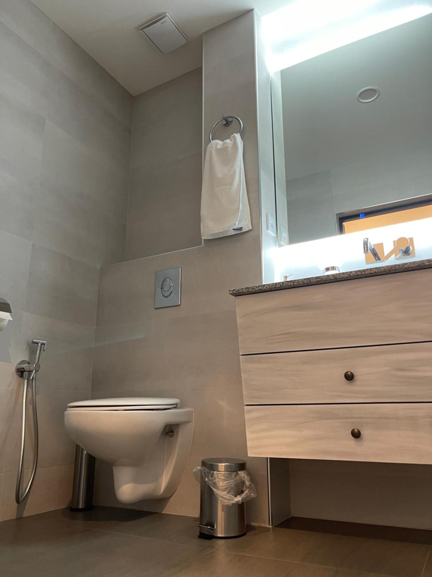 Apartamento Yerevan Downtown Luxe Exterior foto