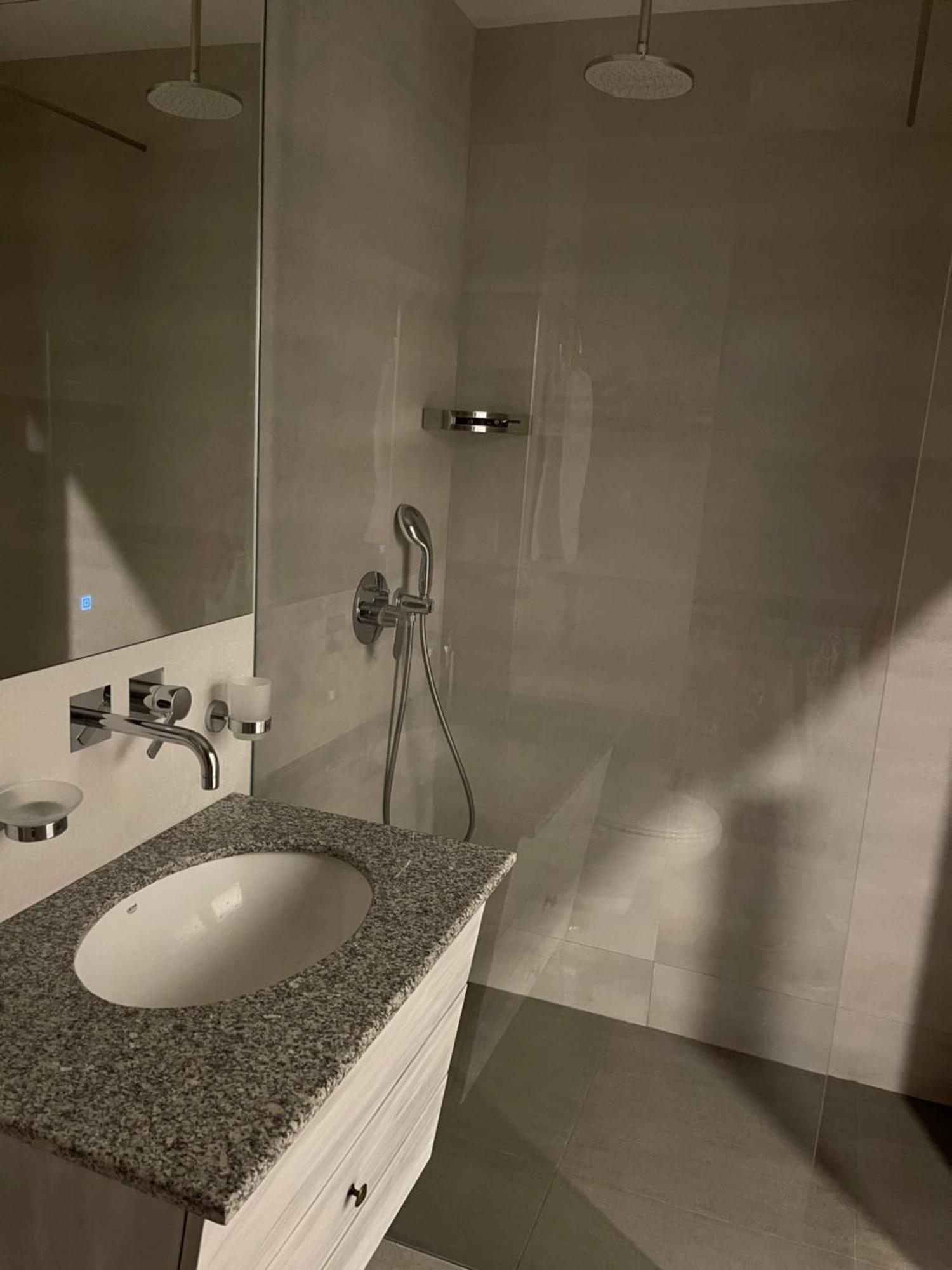 Apartamento Yerevan Downtown Luxe Exterior foto