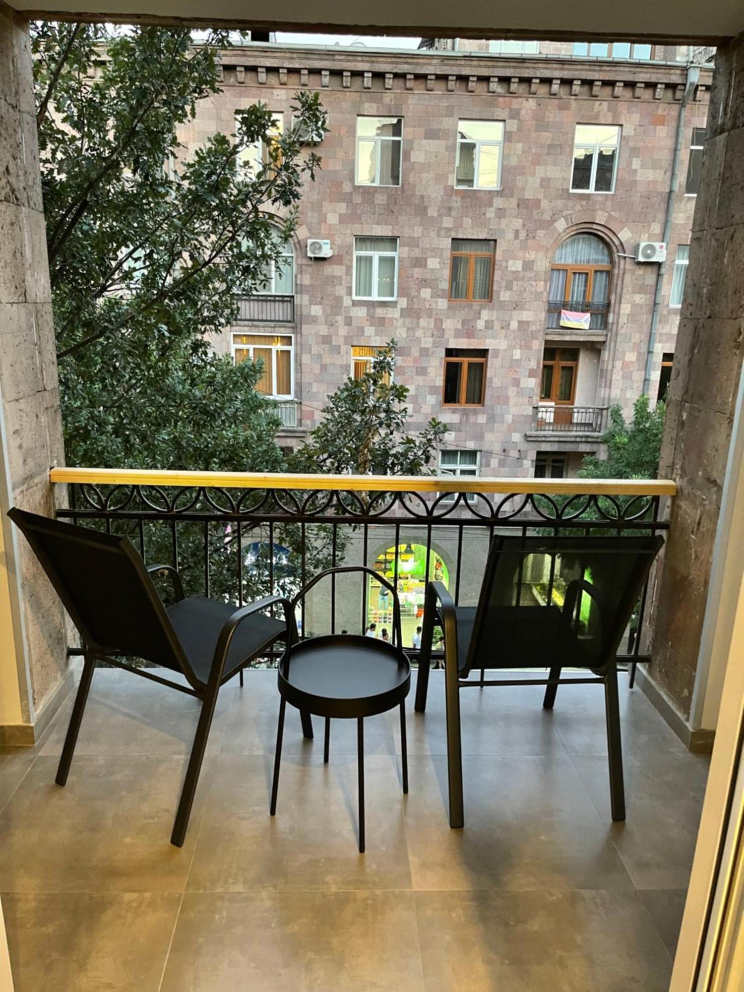 Apartamento Yerevan Downtown Luxe Exterior foto