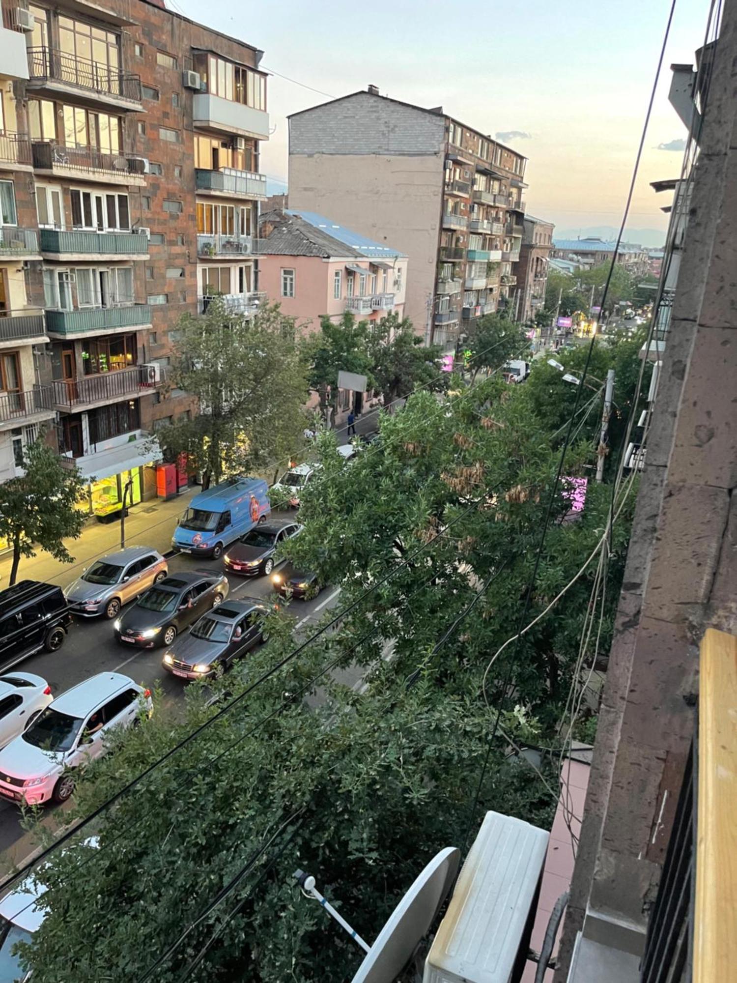 Apartamento Yerevan Downtown Luxe Exterior foto