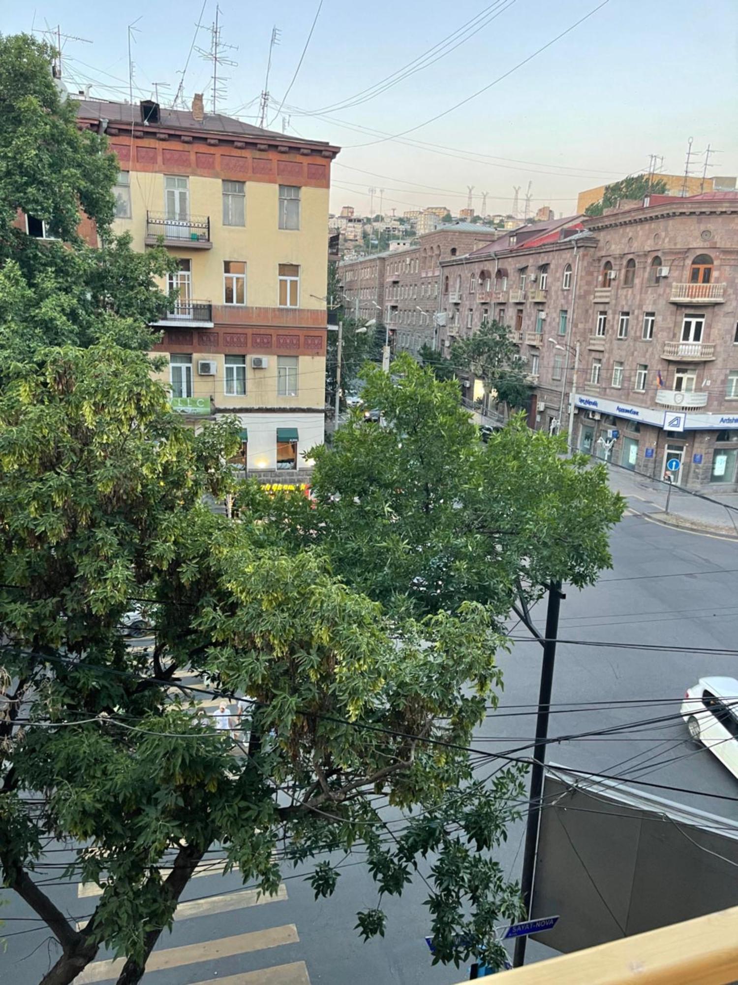 Apartamento Yerevan Downtown Luxe Exterior foto